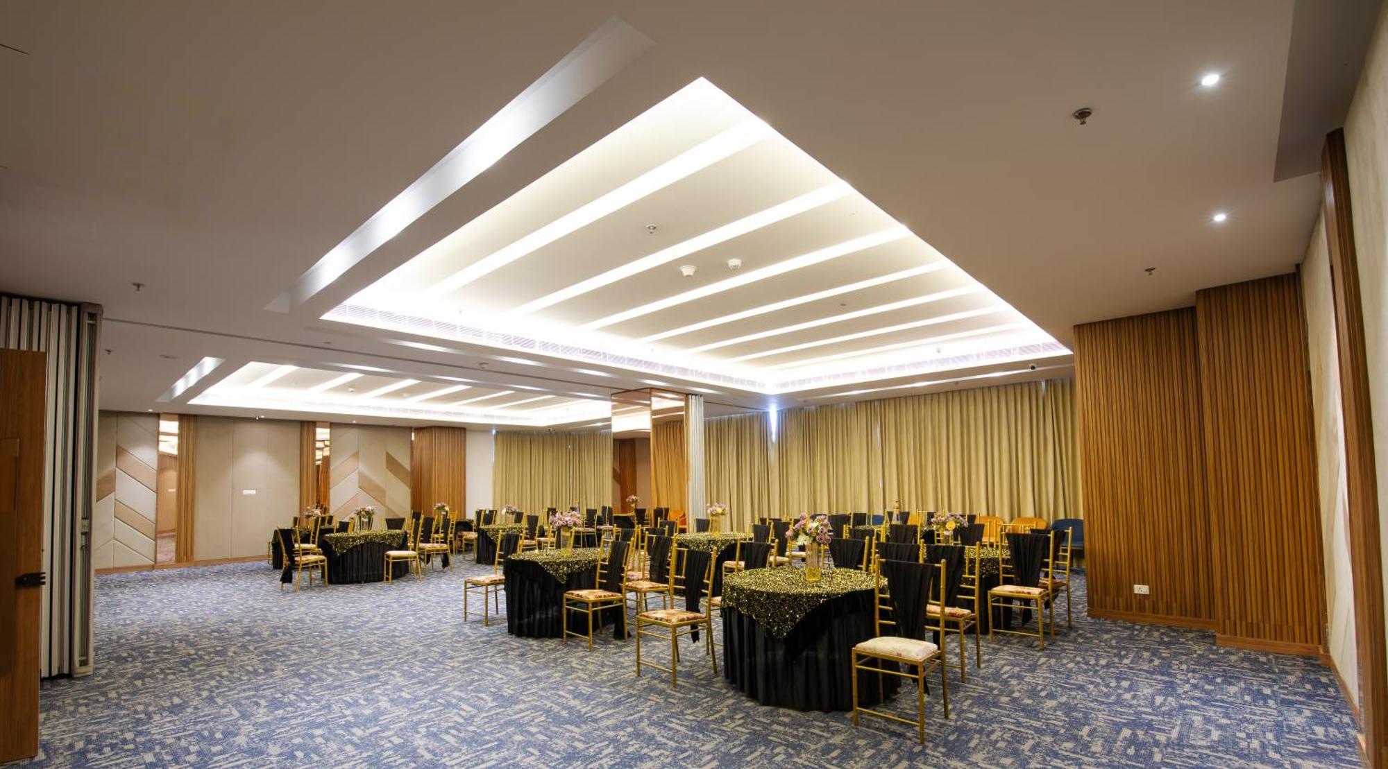 Hometel Alambagh Lucknow - A Sarovar Hotel Zewnętrze zdjęcie