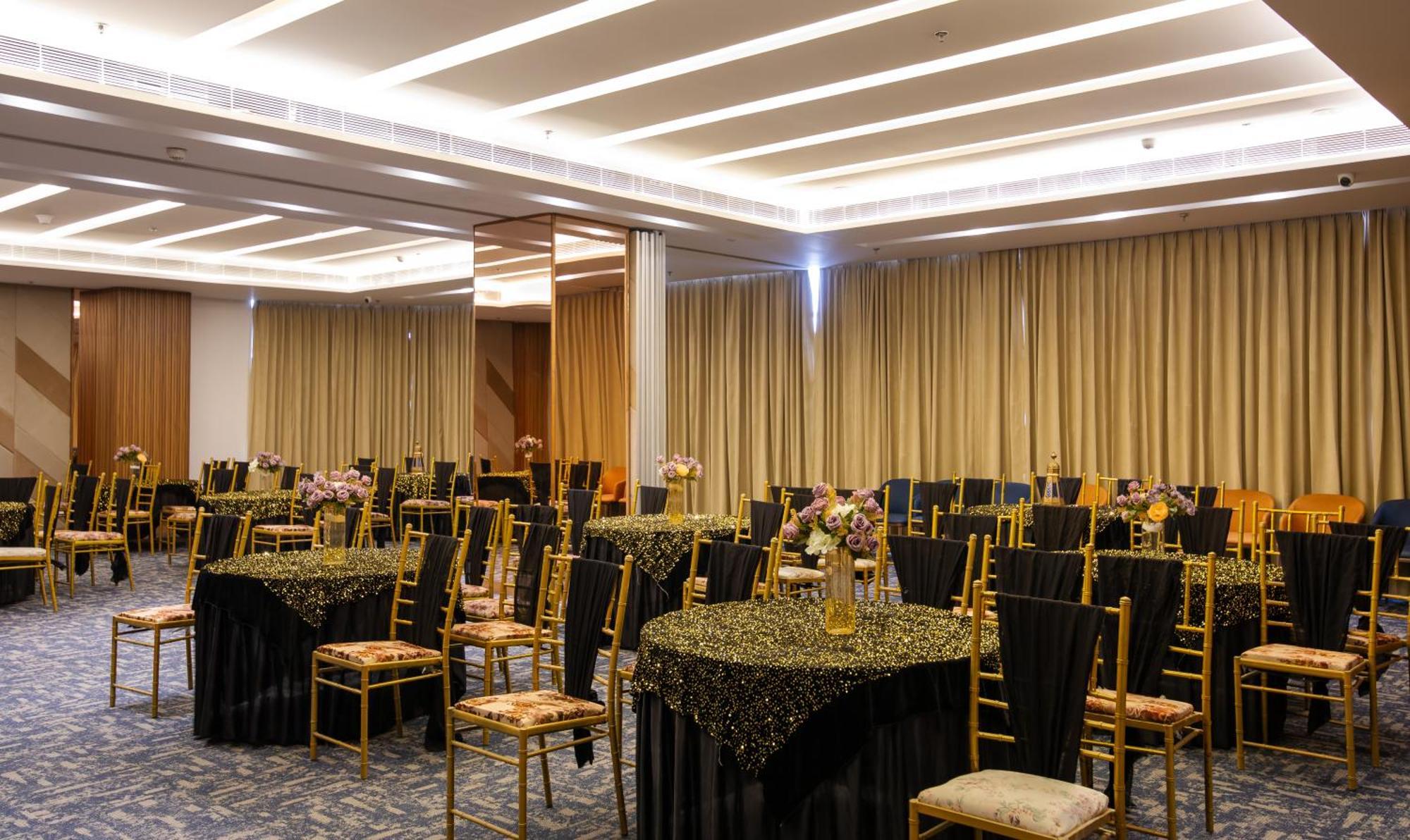 Hometel Alambagh Lucknow - A Sarovar Hotel Zewnętrze zdjęcie