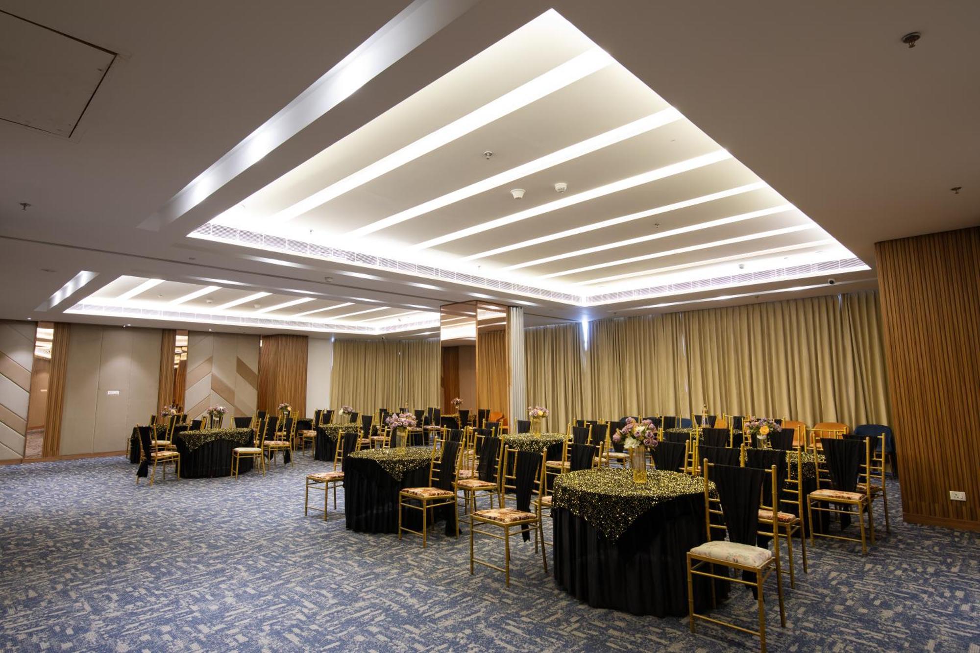 Hometel Alambagh Lucknow - A Sarovar Hotel Zewnętrze zdjęcie