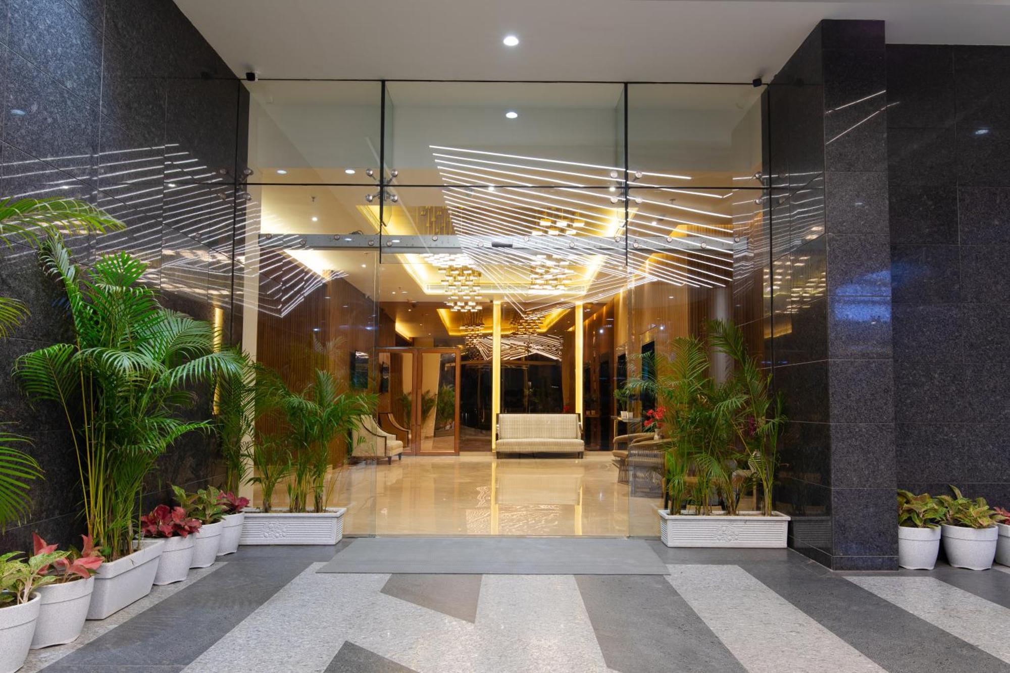 Hometel Alambagh Lucknow - A Sarovar Hotel Zewnętrze zdjęcie