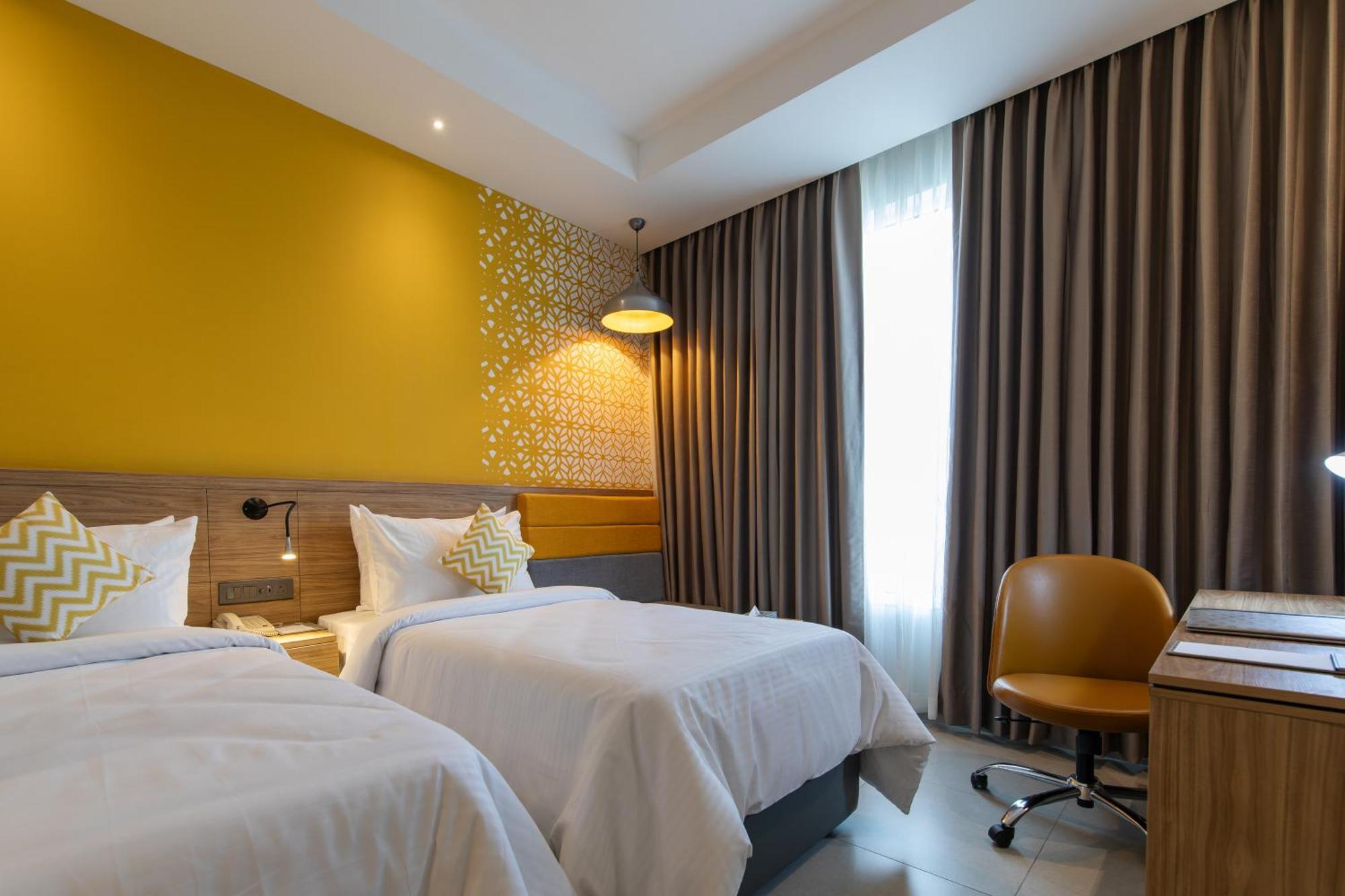 Hometel Alambagh Lucknow - A Sarovar Hotel Zewnętrze zdjęcie
