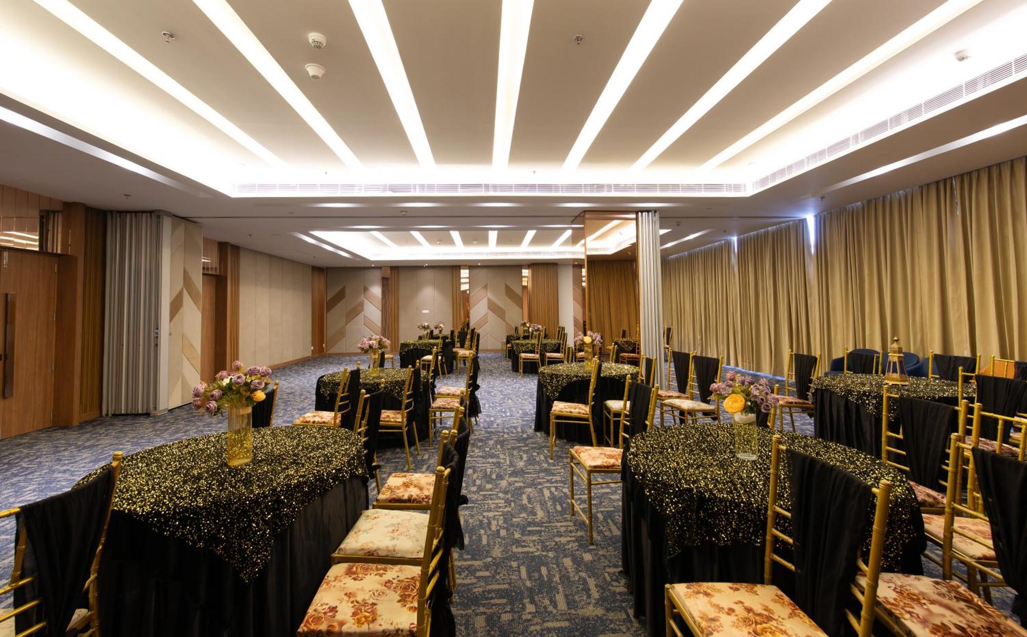 Hometel Alambagh Lucknow - A Sarovar Hotel Zewnętrze zdjęcie