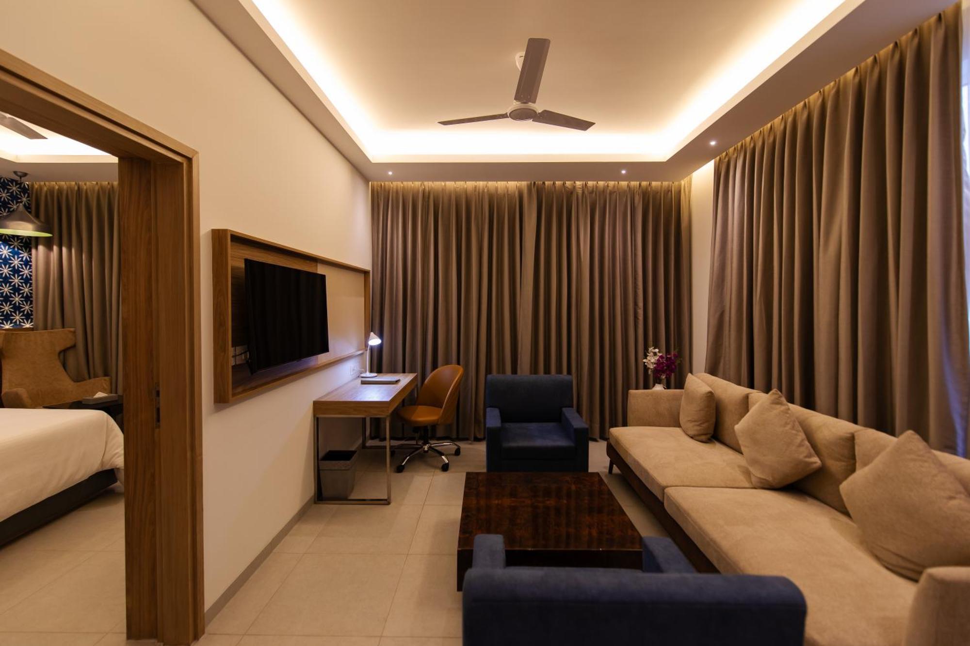 Hometel Alambagh Lucknow - A Sarovar Hotel Zewnętrze zdjęcie