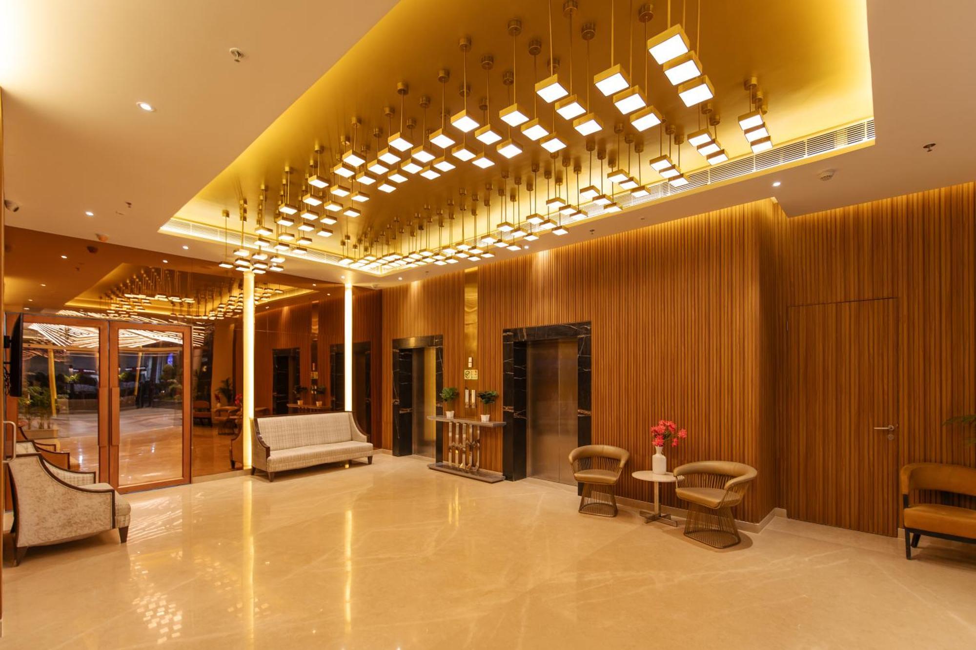 Hometel Alambagh Lucknow - A Sarovar Hotel Zewnętrze zdjęcie