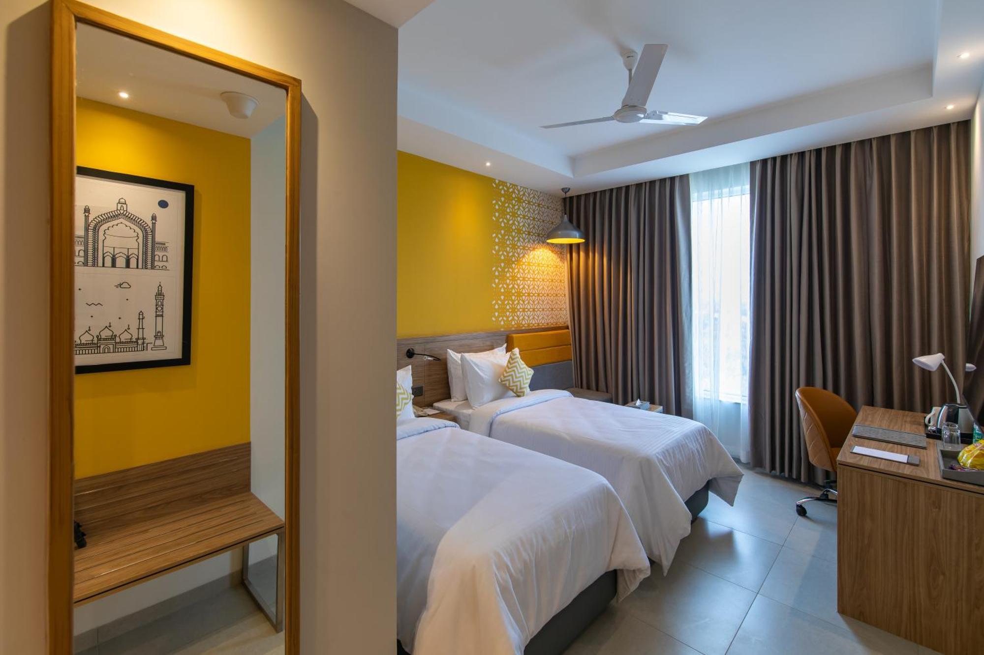 Hometel Alambagh Lucknow - A Sarovar Hotel Zewnętrze zdjęcie