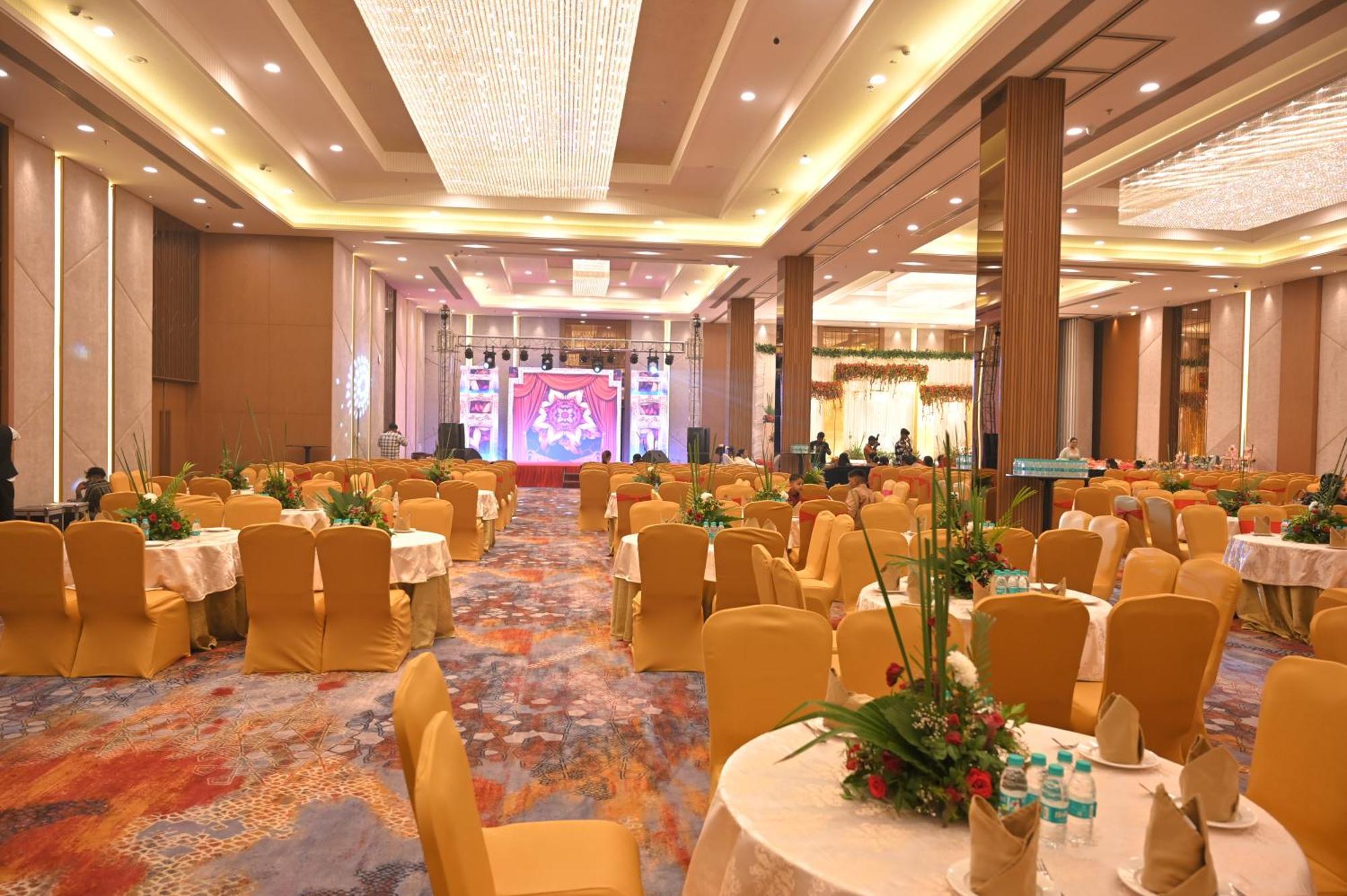 Hometel Alambagh Lucknow - A Sarovar Hotel Zewnętrze zdjęcie