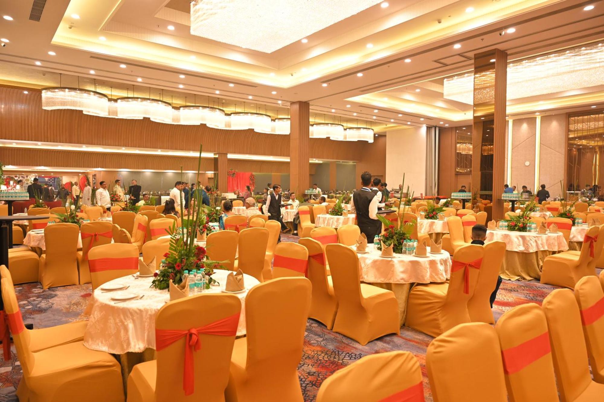 Hometel Alambagh Lucknow - A Sarovar Hotel Zewnętrze zdjęcie