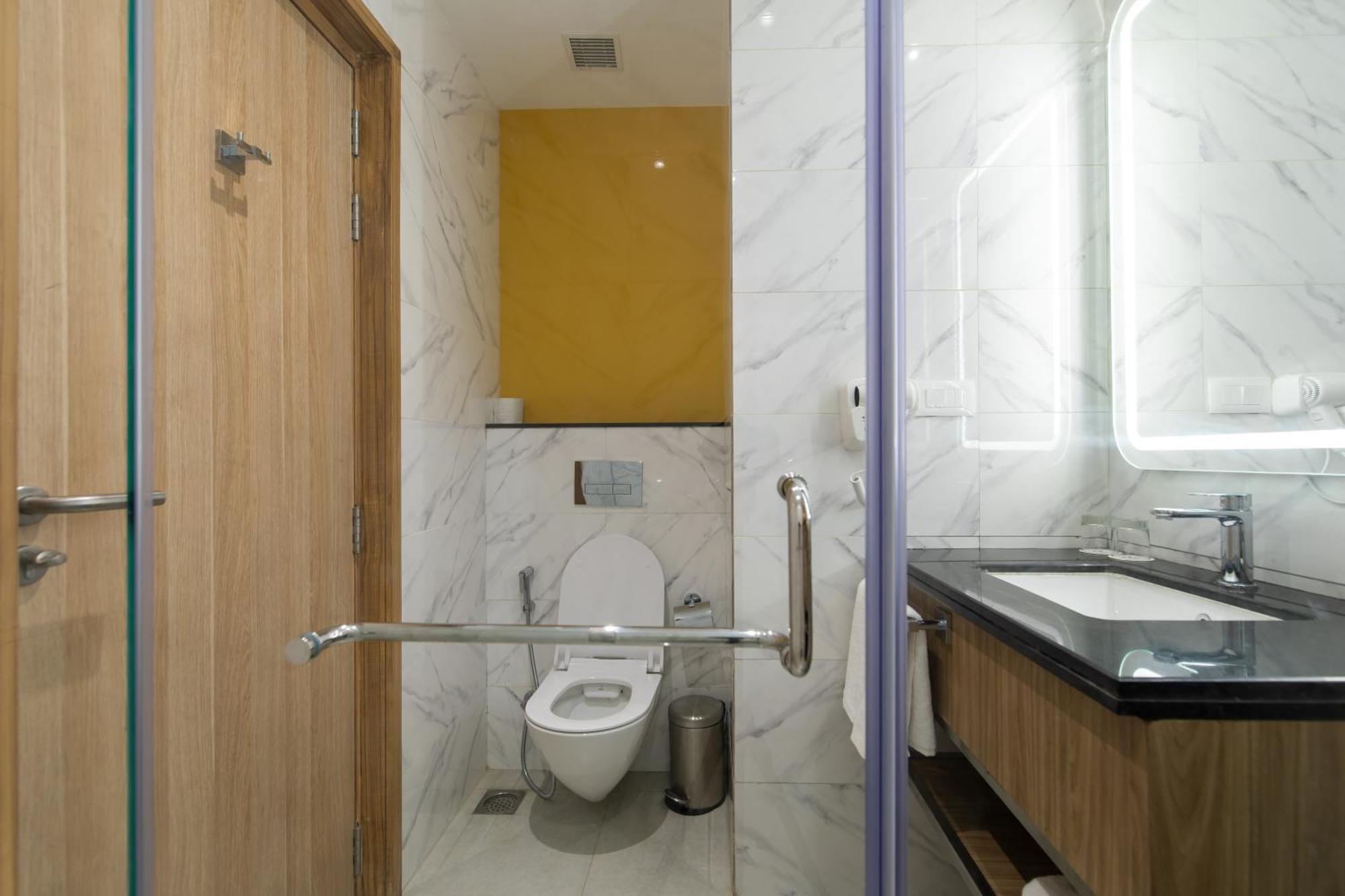 Hometel Alambagh Lucknow - A Sarovar Hotel Zewnętrze zdjęcie