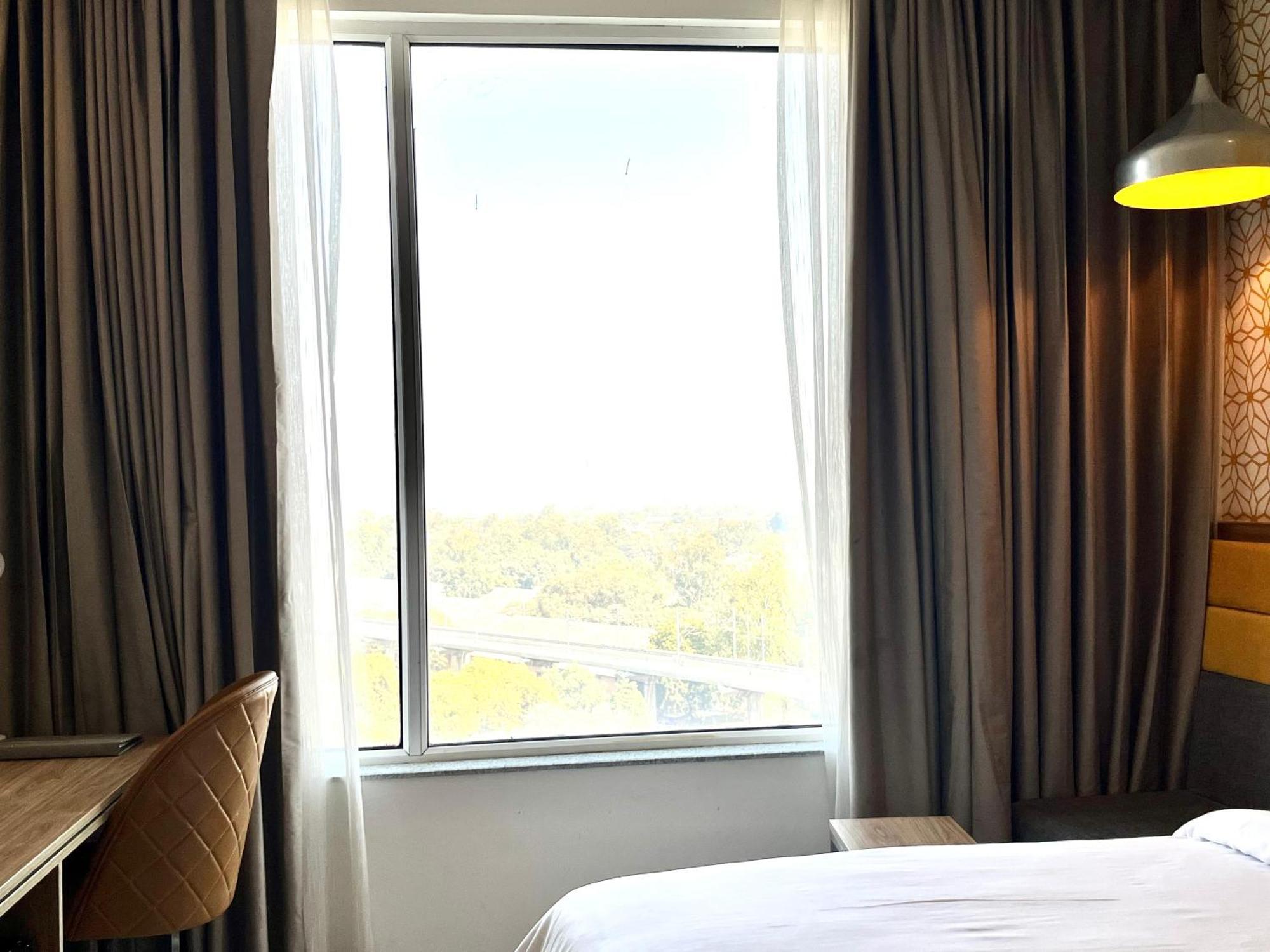 Hometel Alambagh Lucknow - A Sarovar Hotel Zewnętrze zdjęcie