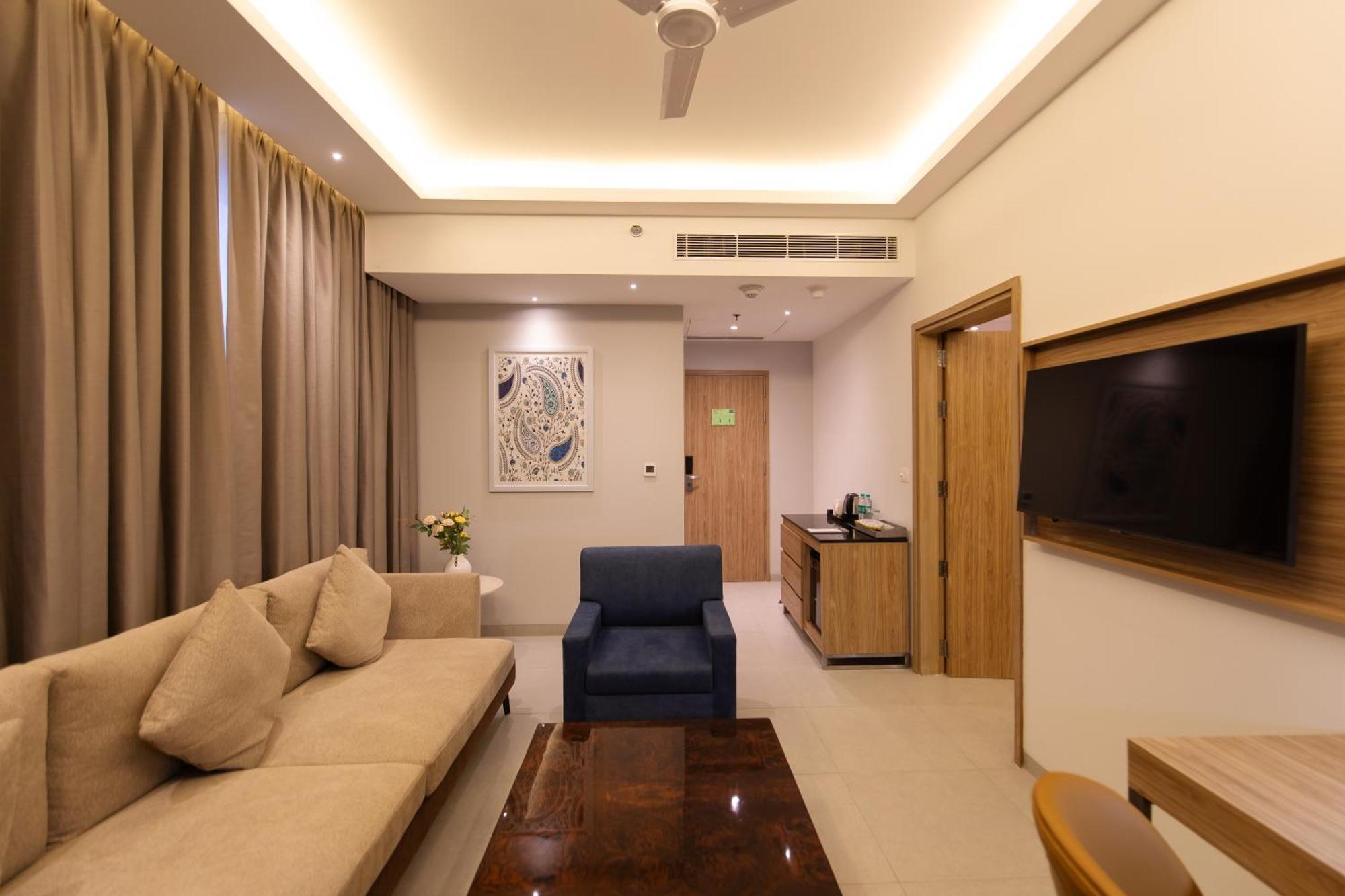 Hometel Alambagh Lucknow - A Sarovar Hotel Zewnętrze zdjęcie