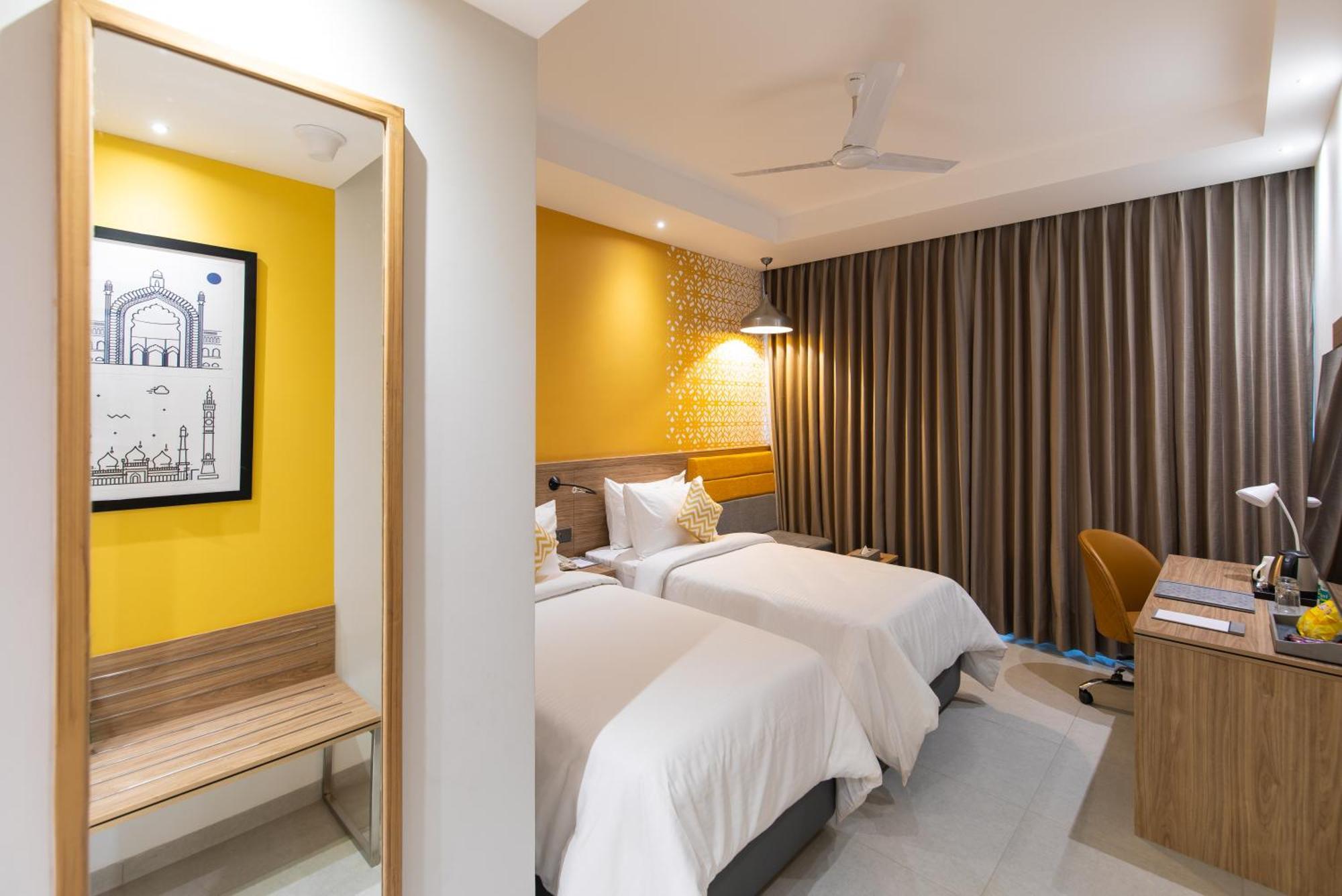 Hometel Alambagh Lucknow - A Sarovar Hotel Zewnętrze zdjęcie