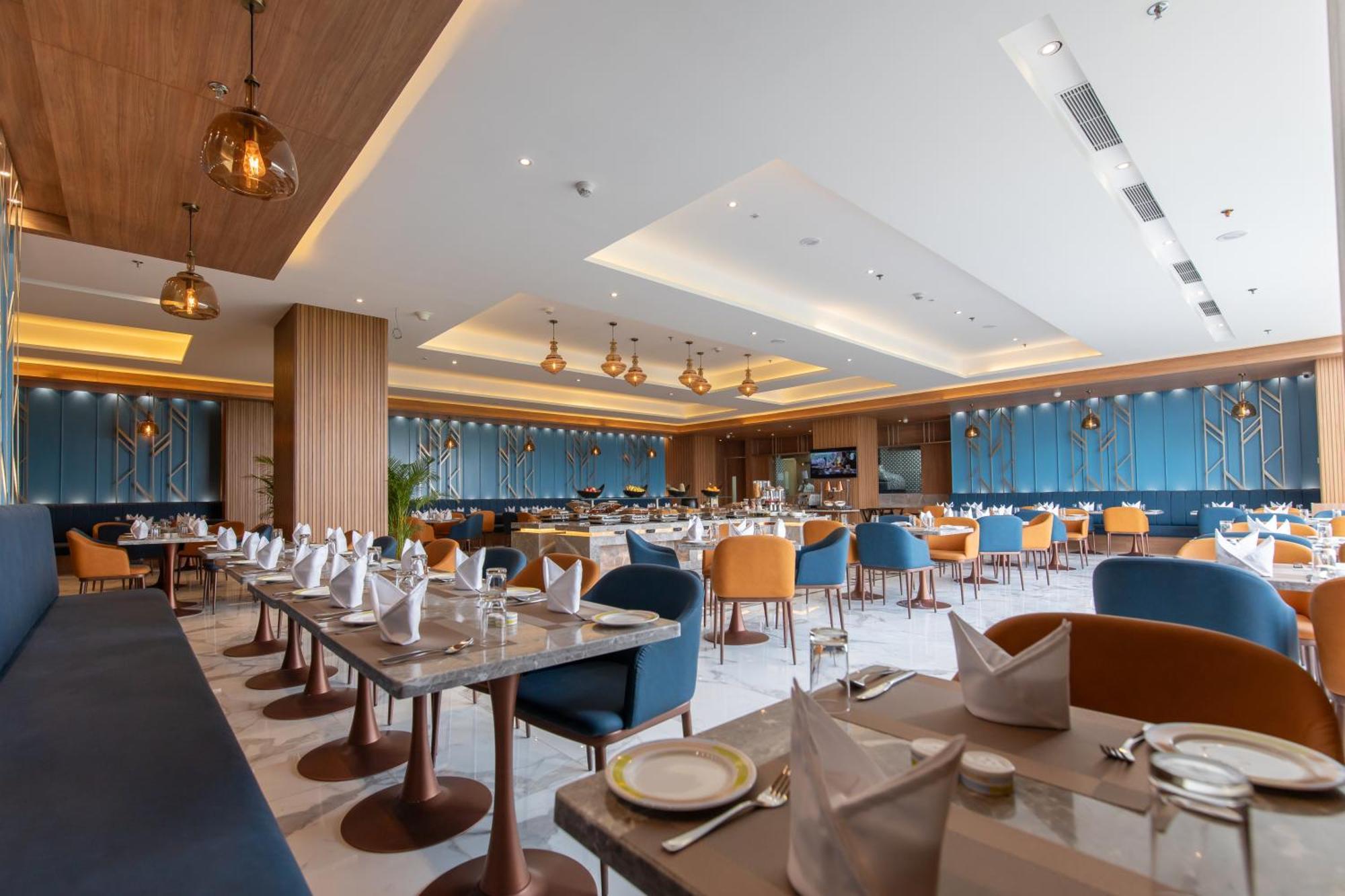 Hometel Alambagh Lucknow - A Sarovar Hotel Zewnętrze zdjęcie